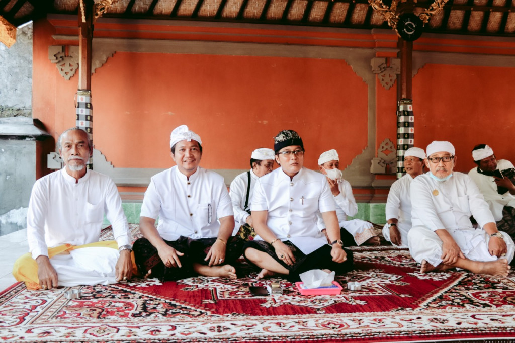 Bupati Badung Hadiri Upacara Atma Wedana Bersama dan Mepandes di Pura Pasek Agung Tegal Denpasar